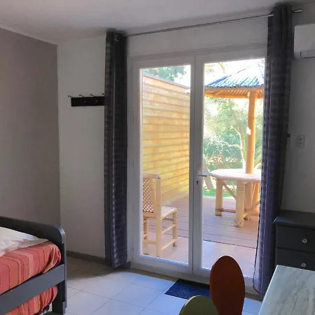 Les Caraibes Hotel apartamentowy Sérignan